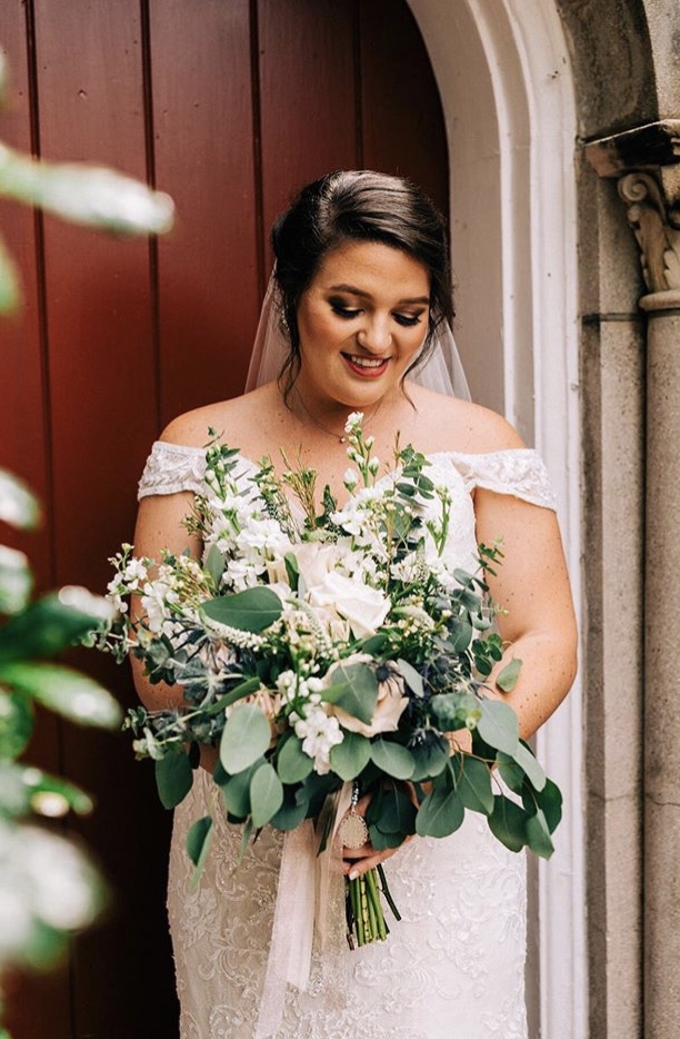 bride with garden style bouquet 